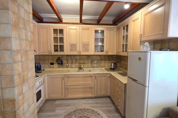 Shtepi ne shitje Apartament ne Tirane, 2+1, Mobilimi E mobiluar, Pagesa 350,000  Euro.