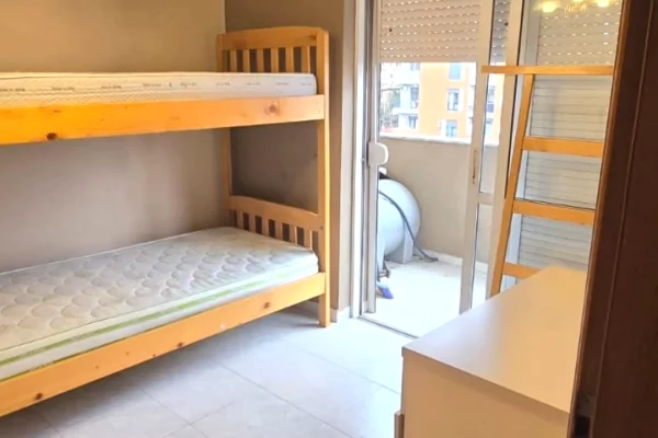 Shtepi ne shitje Apartament ne Tirane, 3+1, Mobilimi E mobiluar, Pagesa 177,000  Euro.