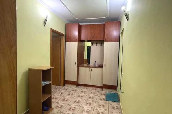 Shtepi ne shitje Apartament ne Tirane, 1+1, Mobilimi E mobiluar, Pagesa 120,000  Euro.