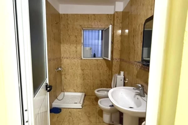 Shtepi ne shitje Apartament ne Tirane, 1+1, Mobilimi E mobiluar, Pagesa 120,000  Euro.