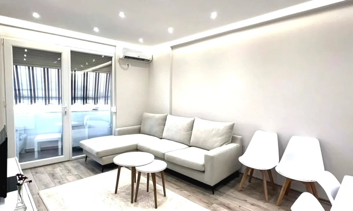 Shtepi ne shitje Apartament ne Tirane, 1+1, Mobilimi E mobiluar, Pagesa 155,000  Euro.