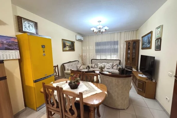 Shtepi ne shitje Apartament ne Tirane, 2+1, Mobilimi E mobiluar, Pagesa 16,000,000  Leke.