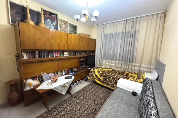 Shtepi ne shitje Apartament ne Tirane, 2+1, Mobilimi E mobiluar, Pagesa 16,000,000  Leke.