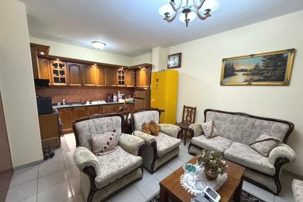 Shtepi ne shitje 2+1 ne Tirane - 16,000,000 Leke