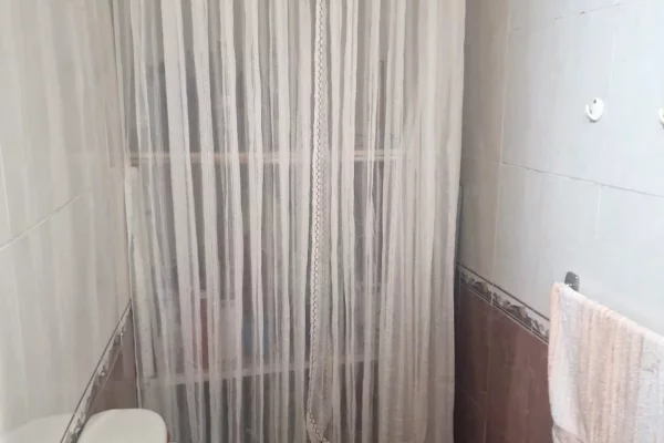 Shtepi ne shitje Apartament ne Tirane, 2+1, Mobilimi E mobiluar, Pagesa 350,000  Euro.