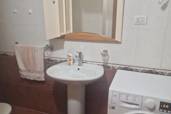 Shtepi ne shitje Apartament ne Tirane, 2+1, Mobilimi E mobiluar, Pagesa 350,000  Euro.