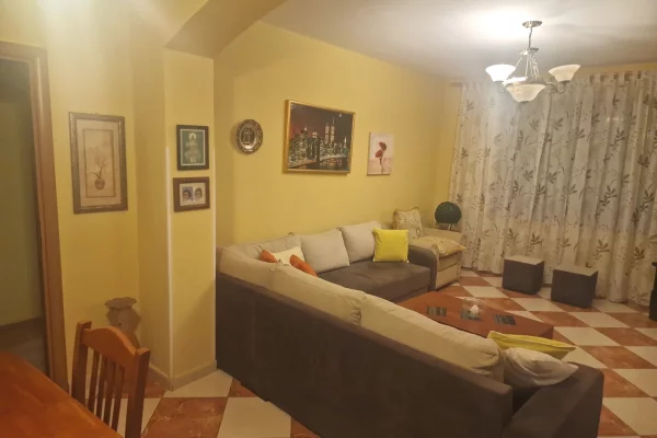 Shitet apartament 2+1+2 tualete te Liqeni i Tiranes