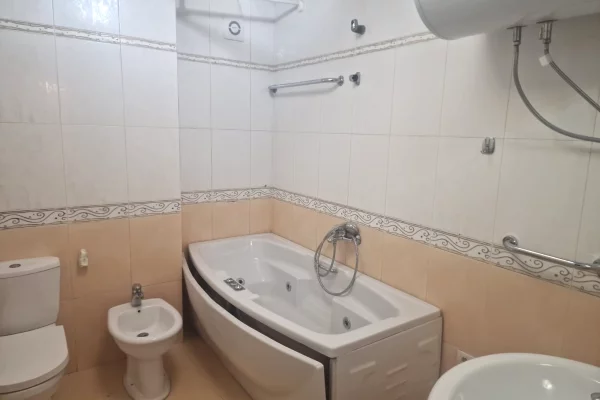 Shtepi ne shitje Apartament ne Tirane, 2+1, Mobilimi E mobiluar, Pagesa 350,000  Euro.