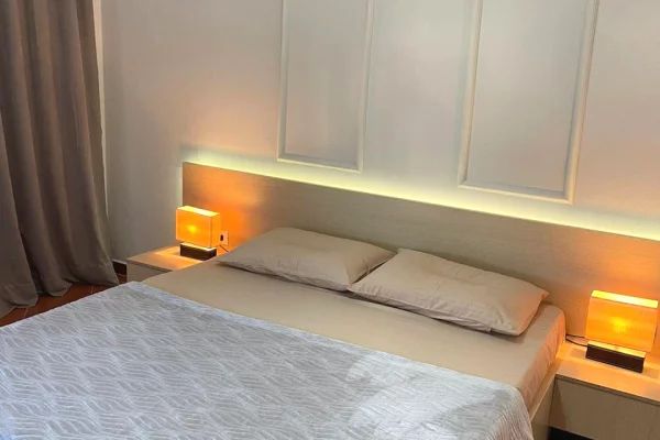 Shtepi me qera Apartament ne Tirane, 2+1, Mobilimi E mobiluar, Pagesa 80,000  Leke.