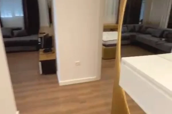 Shtepi ne shitje Apartament ne Tirane, 2+1, Mobilimi E mobiluar, Pagesa 350,000  Euro.