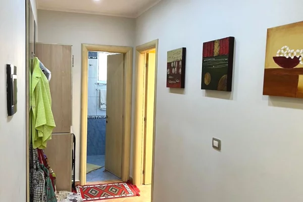 Shtepi ne shitje Apartament ne Durres, 2+1, Mobilimi E mobiluar, Pagesa 150,000  Euro.