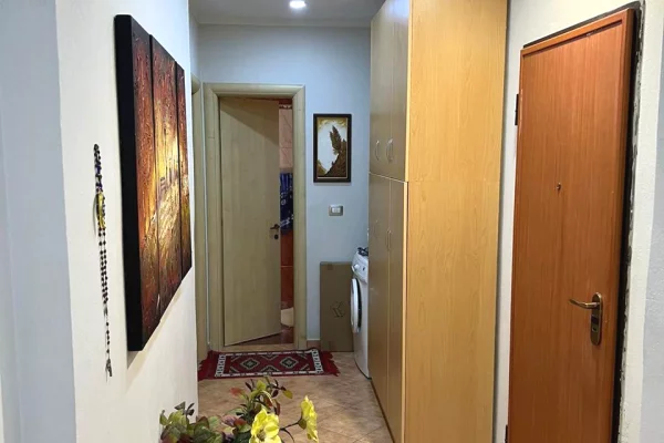 Shtepi ne shitje Apartament ne Durres, 2+1, Mobilimi E mobiluar, Pagesa 150,000  Euro.