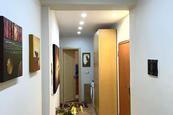 Shtepi ne shitje Apartament ne Durres, 2+1, Mobilimi E mobiluar, Pagesa 150,000  Euro.