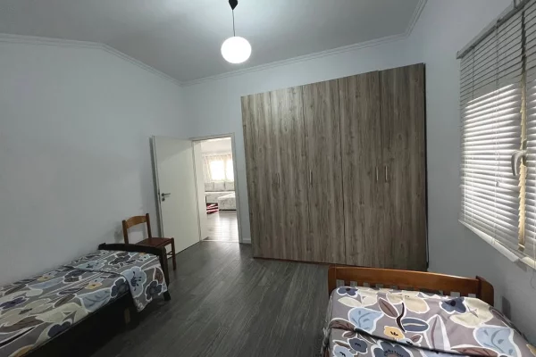 Shtepi me qera Apartament ne Tirane, 2+1, Mobilimi E mobiluar, Pagesa 48,000  Leke.