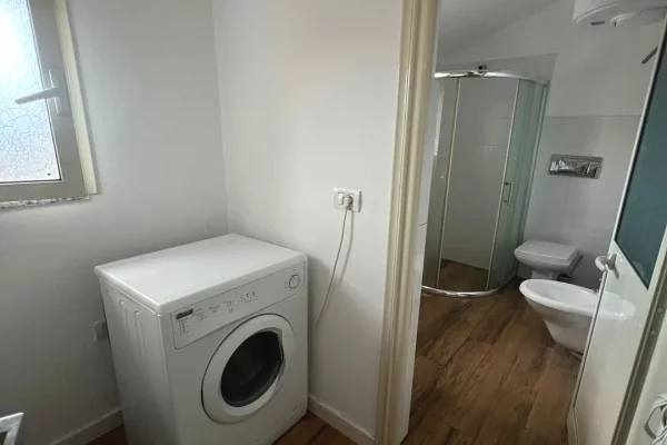 Shtepi me qera Apartament ne Tirane, 2+1, Mobilimi E mobiluar, Pagesa 48,000  Leke.