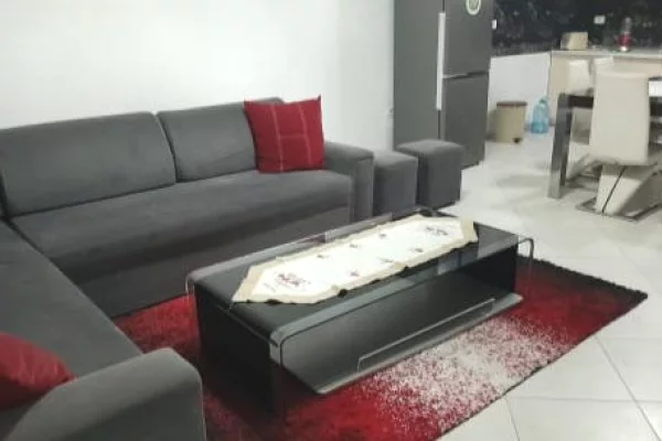 Shtepi me qera Apartament ne Tirane, 2+1, Mobilimi E mobiluar, Pagesa 500  Euro.