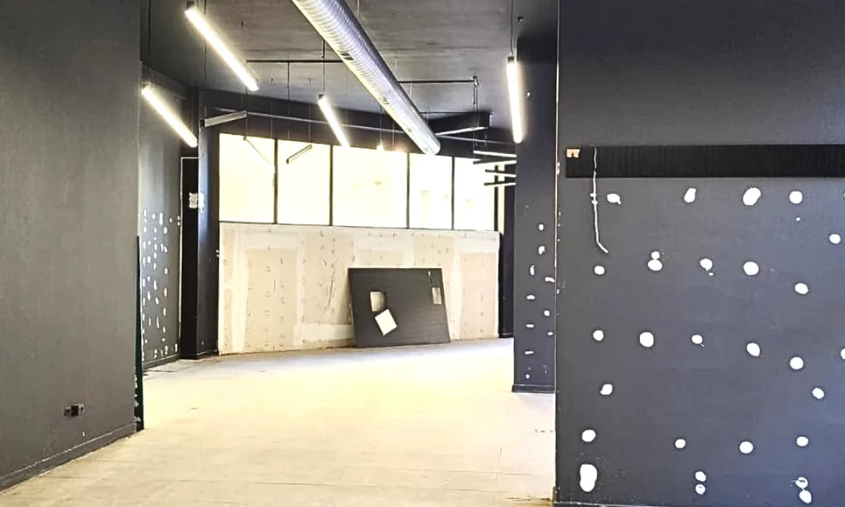 SUPER AMBJENT ME QIRA 📍 Rruga Barrikadave   Kati 0 