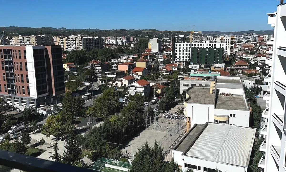 Shtepi ne shitje Apartament ne Tirane, 2+1, Mobilimi Bosh, pa mobiluar, Pagesa 192,000  Euro.