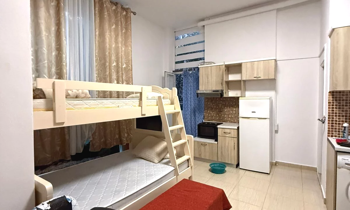 Shtepi me qera Apartament ne Tirane, Garsoniere, Mobilimi E mobiluar, Pagesa 28,000  Leke.
