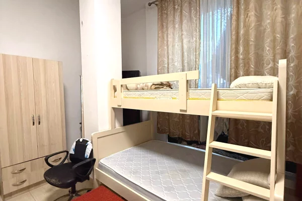 Shtepi me qera Apartament ne Tirane, Garsoniere, Mobilimi E mobiluar, Pagesa 28,000  Leke.