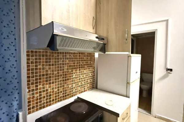 Shtepi me qera Apartament ne Tirane, Garsoniere, Mobilimi E mobiluar, Pagesa 28,000  Leke.