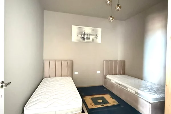 Shtepi ne shitje Apartament ne Tirane, 2+1, Mobilimi E mobiluar, Pagesa 199,000  Euro.
