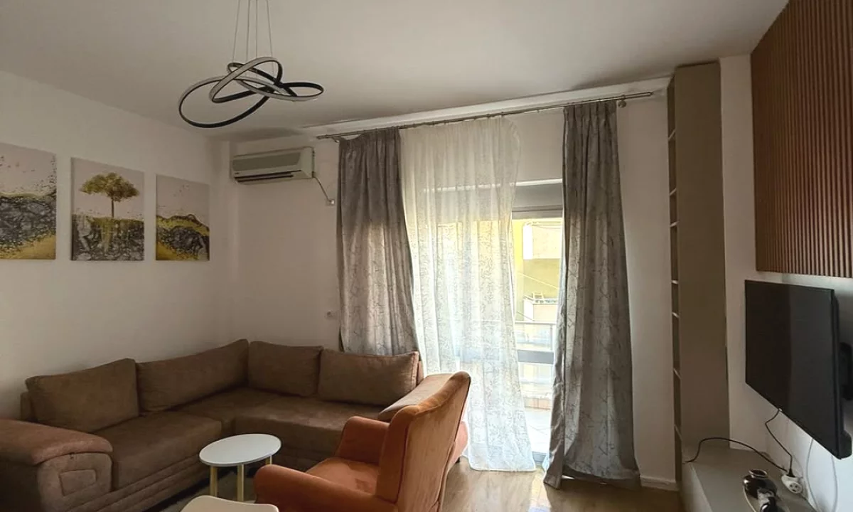 Shtepi me qera Apartament ne Tirane, 1+1, Mobilimi E mobiluar, Pagesa 400  Euro.