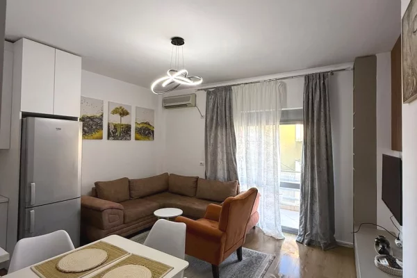 Shtepi me qera Apartament ne Tirane, 1+1, Mobilimi E mobiluar, Pagesa 400  Euro.