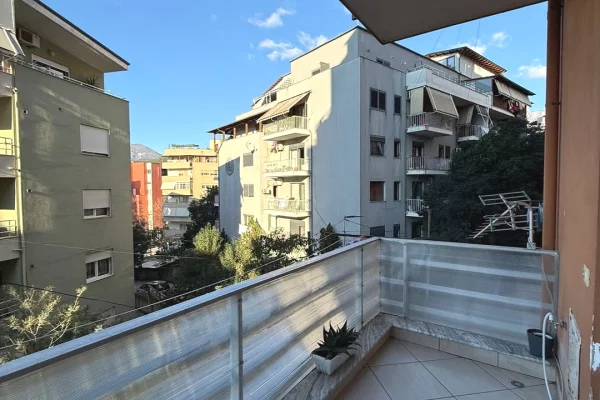 Shtepi me qera Apartament ne Tirane, 1+1, Mobilimi E mobiluar, Pagesa 400  Euro.