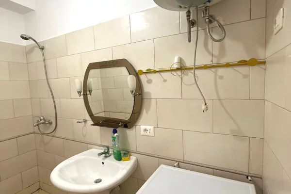 Shtepi me qera Apartament ne Tirane, 1+1, Mobilimi E mobiluar, Pagesa 400  Euro.