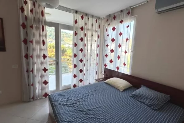 Shtepi ne shitje Duplex(shtepi me 2 kate) ne Tirane, 2+1, Mobilimi E mobiluar, Pagesa 300,000  Euro.