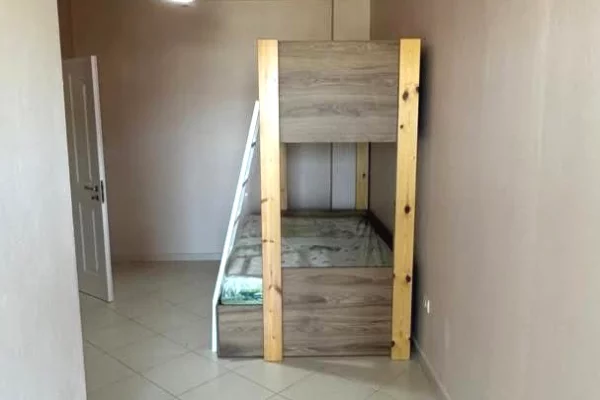 Shtepi ne shitje Duplex(shtepi me 2 kate) ne Tirane, 2+1, Mobilimi E mobiluar, Pagesa 300,000  Euro.