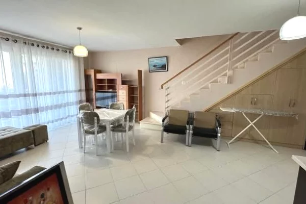 Shtepi ne shitje Duplex(shtepi me 2 kate) ne Tirane, 2+1, Mobilimi E mobiluar, Pagesa 300,000  Euro.