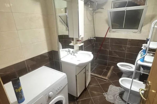 Shtepi me qera Apartament ne Tirane, 2+1, Mobilimi E mobiluar, Pagesa 60,000  Leke.