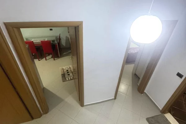 Shtepi me qera Apartament ne Tirane, 2+1, Mobilimi E mobiluar, Pagesa 60,000  Leke.