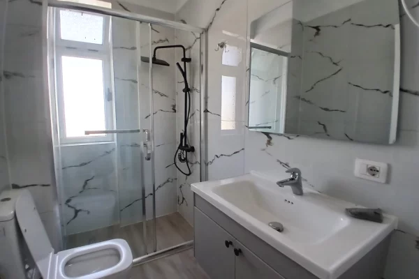 Shtepi me qera Apartament ne Tirane, 2+1, Mobilimi E mobiluar, Pagesa 70,000  Leke.