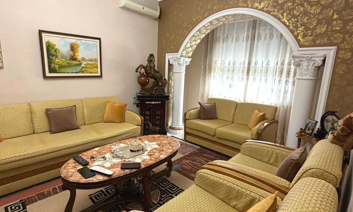 Shtepi ne shitje Apartament ne Tirane, 3+1, Mobilimi E mobiluar, Pagesa 200,000  Euro.