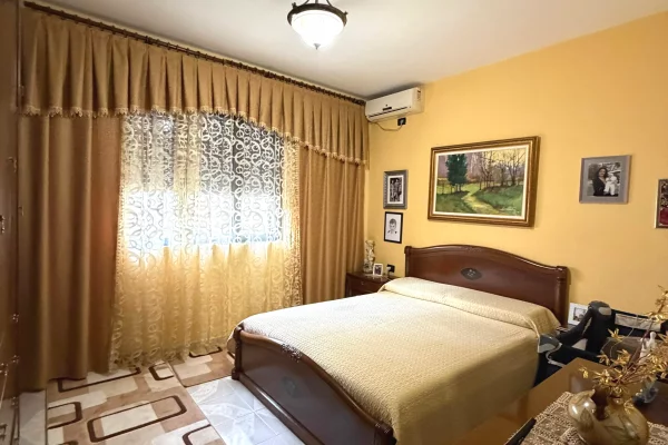 Shtepi ne shitje Apartament ne Tirane, 3+1, Mobilimi E mobiluar, Pagesa 200,000  Euro.