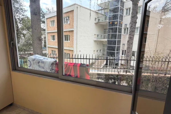Shtepi ne shitje Apartament ne Tirane, 3+1, Mobilimi E mobiluar, Pagesa 200,000  Euro.