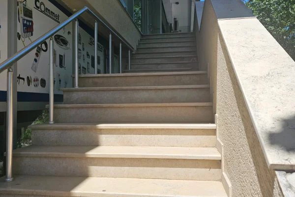 Perballe Delijorgjit  • 🏢 Hapesire ideale per shume lloje biznesi