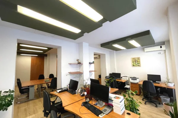 Ambient biznesi me qera 3+1 ne Tirane - 1,600 Euro