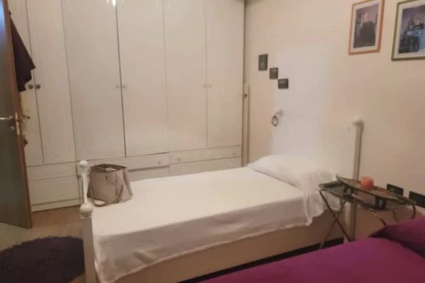 Shtepi me qera Apartament ne Tirane, 2+1, Mobilimi E mobiluar, Pagesa 60,000  Leke.