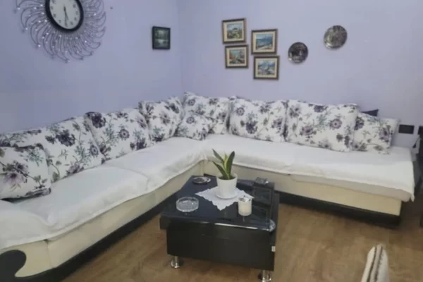 Shtepi me qera Apartament ne Tirane, 2+1, Mobilimi E mobiluar, Pagesa 60,000  Leke.