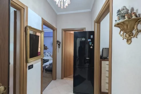 Shtepi me qera Apartament ne Tirane, 2+1, Mobilimi E mobiluar, Pagesa 60,000  Leke.