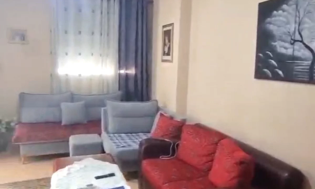 Shtepi ne shitje Apartament ne Tirane, 2+1, Mobilimi E mobiluar, Pagesa 198,000  Euro.