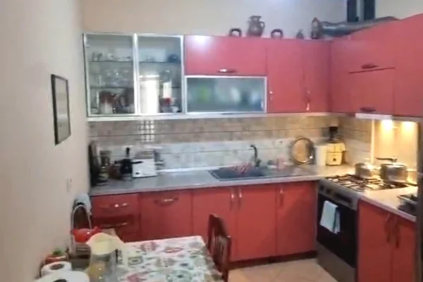 Shtepi ne shitje Apartament ne Tirane, 2+1, Mobilimi E mobiluar, Pagesa 198,000  Euro.