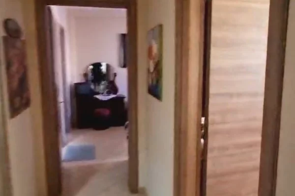 Shtepi ne shitje Apartament ne Tirane, 2+1, Mobilimi E mobiluar, Pagesa 198,000  Euro.