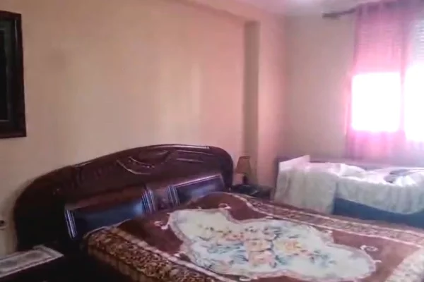 Shtepi ne shitje Apartament ne Tirane, 2+1, Mobilimi E mobiluar, Pagesa 198,000  Euro.