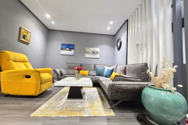 Shtepi ne shitje Apartament ne Tirane, 2+1, Mobilimi E mobiluar, Pagesa 22,900,000  Leke.