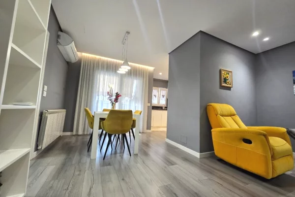 Shtepi ne shitje Apartament ne Tirane, 2+1, Mobilimi E mobiluar, Pagesa 22,900,000  Leke.